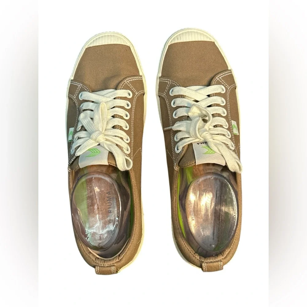 Cariuma Oca Low Canvas Tennis Sneakers in Washed Burn Sand Mens 8 Womens 9.5 B21